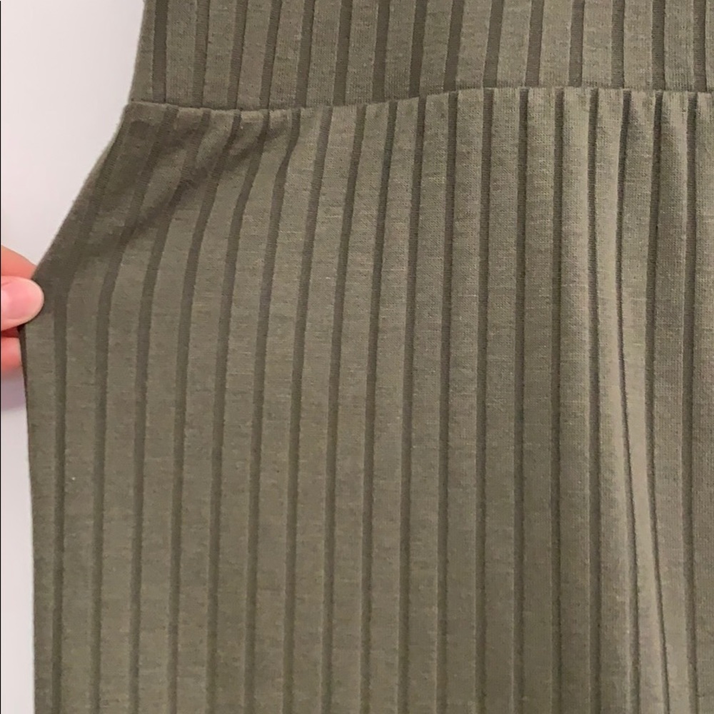 Green Pencil Skirt - Picture 2 of 3